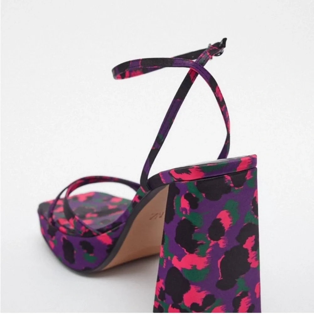 Printed platform sandals - Picture 4 of 5